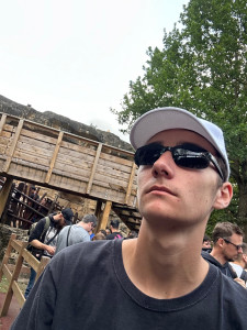 Photo de galerie - Jeune à la recherche 