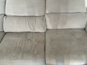Photo de galerie - L’état du canapé avant notre passage