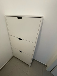 Photo de galerie - IKEA. STÄLL Armoire à chaussures 3 casiers, blanc, 79x29x148 cm