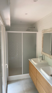 Photo de galerie - Rénovation d’une salle de bain complète 