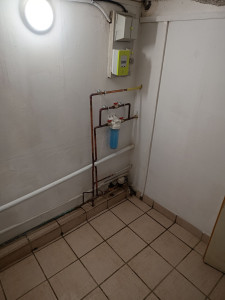 Photo de galerie - Installation limiteur de pression et construction de nouvelles alimentation pour un adoucisseur avec filtre et bipasse.