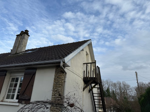 Photo de galerie - Remplacement du chevron de rive + bande de zinc afin de protéger le chevron 