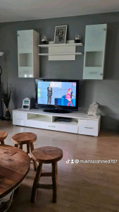 Photo de galerie - Bonjour je suis disponible immèdiatement pour travaux tapisserie parquet lino  carrellage papier peint toile peinturs travail professionnel je dispose de mon propre material et me deplace actif ,rapide et efficace contactez moi au 0641943028 Merci