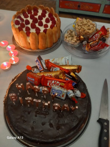 Photo de galerie - Charlotte au fruits et genoise.
