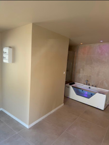 Photo de galerie - Peinture et pose de plinthe