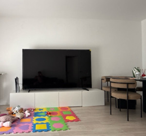 Photo de galerie - La cliente voulait habiller son mur sur élevé son meuble TV ainsi que fixer sa télé au mur et ajouter des bandes led (Avant)