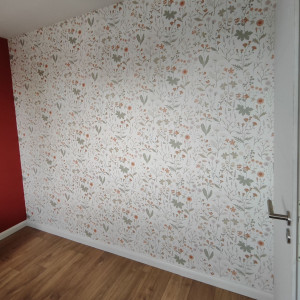 Photo de galerie - Pose d'une tapisserie pour une chambre d'enfant