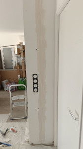 Photo de galerie - Cloison démoli et extension de la cloison avec installation électrique.