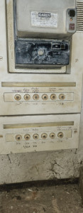 Photo de galerie - Ancien tableau à fusible déposé 