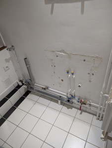 Photo de galerie - Installation vanne sur du cuivre et préparation multicouche et pvc pour évier.