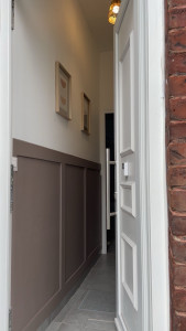 Photo de galerie - Rénovation hall entré moulures peinture 