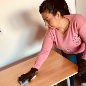 Photo de galerie - Nettoyage de table
