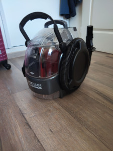 Photo de galerie - Une bonne machine pour nettoyer les canapés, les chaises, les tapis, etc.