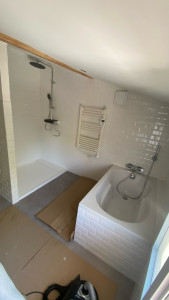 Photo de galerie - Installation baignoire + douche ainsi que sèche serviette et aérateur raccorder à l’allumage 