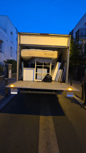 Photo de galerie - Camion avec hayon a votre disposition 