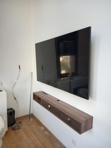 Photo de galerie - Montage du meuble et fixation du meuble et de la tv au mur 