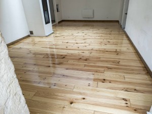 Photo de galerie - Poncage parquet et vitrification faite 