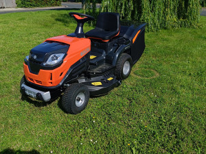 Photo de galerie - Tracteur tondeuse pour faire vaux jardin 
