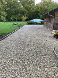 Photo de galerie - Remise en état d’une cour. 