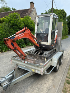 Photo de galerie - Mini pelle 1,6T avec porte engins 