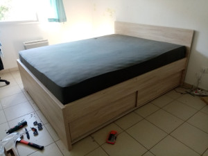 Photo de galerie - Montage de grand lit haut