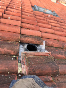 Photo de galerie - Aujourd’hui, nous avons installé un chapeau de toit afin de créer une extraction d’air efficace dans une pièce destinée à accueillir une future salle de bain.