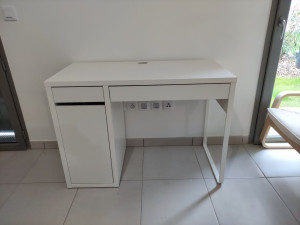 Photo de galerie - Montage d'un bureau ikea