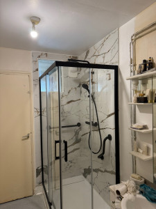 Photo de galerie - Pose bac à douche, carrelage autour de bac , cabine, colonne de douche 