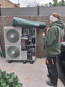Photo de galerie - Installation pompe à chaleur air-eau
 maison Créteil