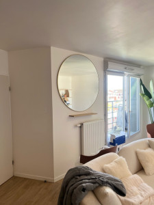 Photo de galerie - Grande miroir en chêne Rond + ÉTAGÈRE 