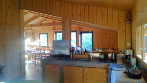 Photo de galerie - Cuisine partagée pour l'activité de ma compagne,construite dans des anciens box a chevaux.