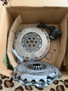 Photo de galerie - Des kit embrayage et plein d’autre pièces 