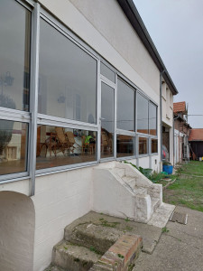 Photo de galerie - Nettoyage d’une véranda réaliser par mes soins client très satisfaits 
n'hésitez plus contacter moi 