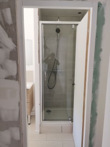 Photo de galerie - Pose complète d'une douche, placo, plomberie, ventilation, électricité, ameublement, carrelage et finition
