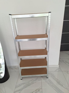 Photo de galerie - Montage d'une étagère 
