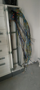 Photo de galerie - Préparation de cablage de l'armoire électrique avant 