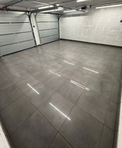 Photo de galerie - Carrelage au sol dans un garage 