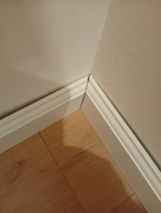 Photo de galerie - Pose de plinthes 