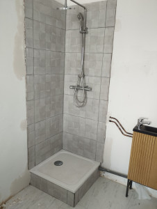 Photo de galerie - Création d'un espace douche plus lave main dans une chambre