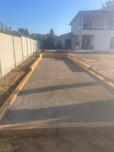 Photo de galerie - Terrain de pétanque semi enterré 