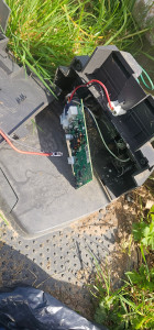 Photo de galerie - 
réparation chargeur robot tondeuse 
husqvarna 
