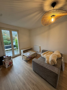 Photo de galerie - Pose de parquet flottant . plainte et peinture . 