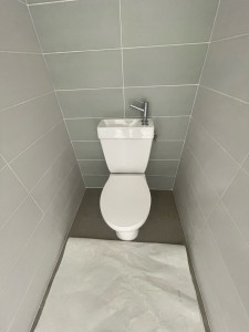 Photo de galerie - Un wc avec lave-main adapté pour éviter les gaspillages d’eau :)
