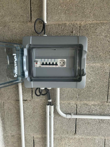 Photo de galerie - Installation tableau secondaire étanche 