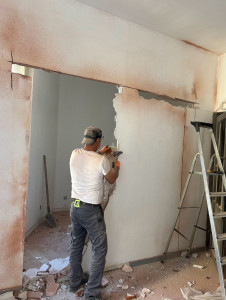 Photo de galerie - Démolition murs /plafond/ carrelage …