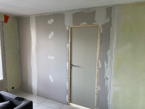 Photo de galerie - Séparer un salon pour crier une chambre 