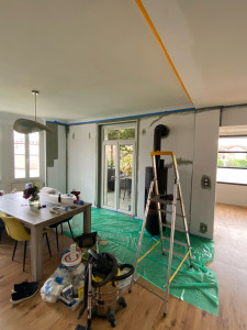 Photo de galerie - Préparation avant mise en peinture d’un salon