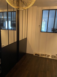 Photo de galerie - Pose de verrière et de portes de placard 