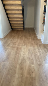 Photo de galerie - Pose parquet plus plinthes 