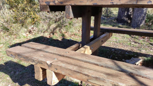 Photo de galerie - Réparation d'un table en bois